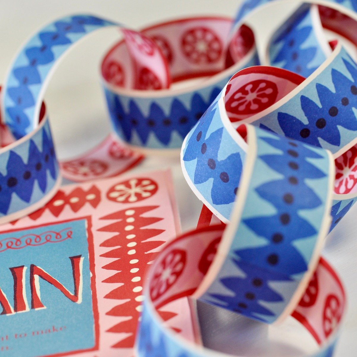 Paper chain red/pink - THE BRISTOL ARTISAN