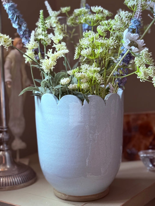 Large Ivory Scallop Pot Vase - THE BRISTOL ARTISAN